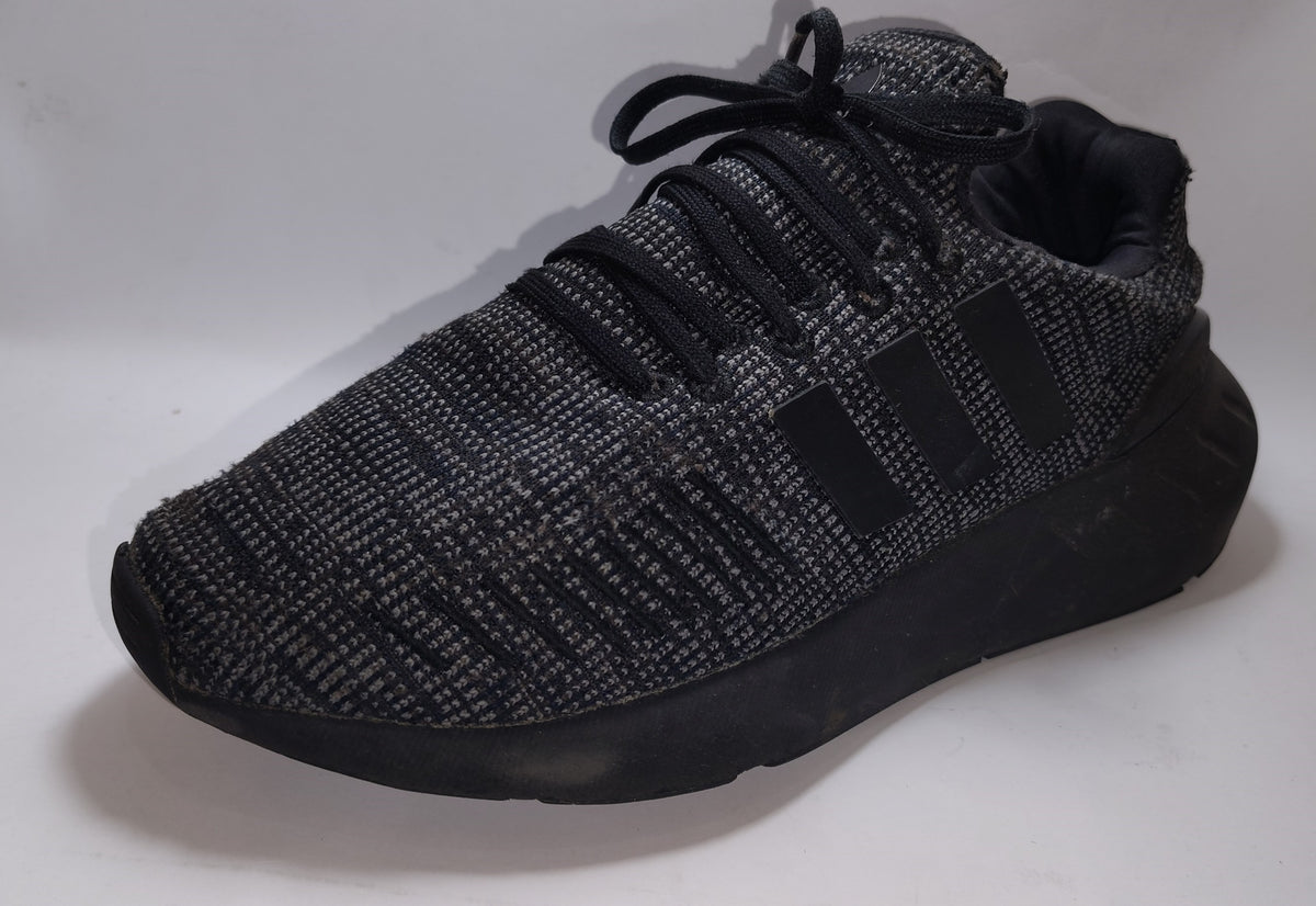 adidas Originals Swift Run 22 Sneaker, BlackGrey (1)
