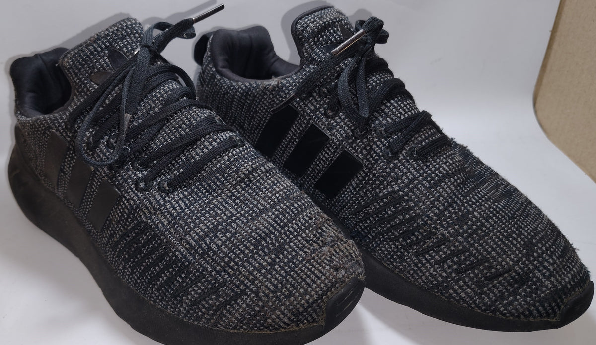 adidas Originals Swift Run 22 Sneaker, BlackGrey (1)
